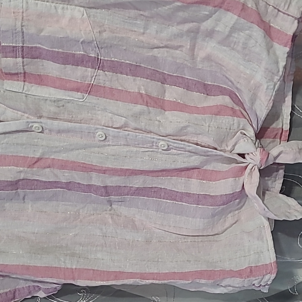 🟣 Striped Shimmery Button up - Picture 3 of 4